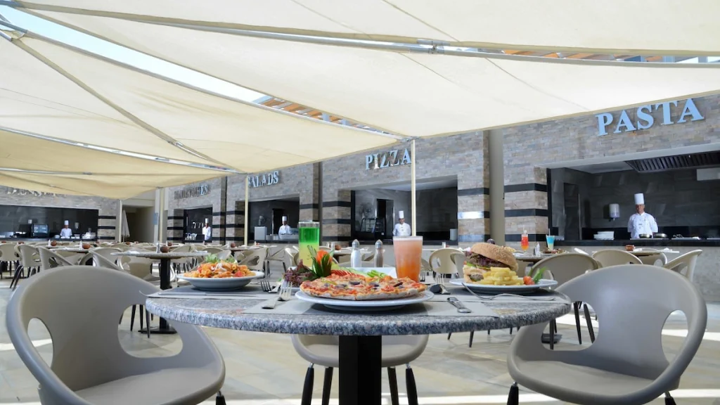 الفندق الباتروس وايت بيتش ريزورت - الغردقة